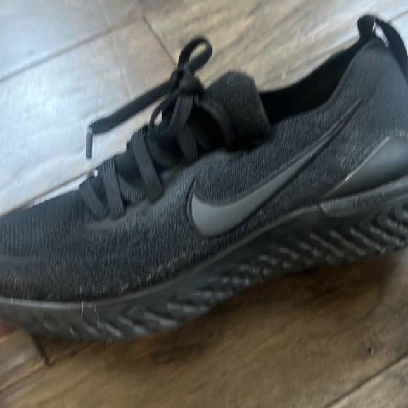 Women’s Nike black sneakers excellent condition size 9.5 epic react - Picture 2 of 10